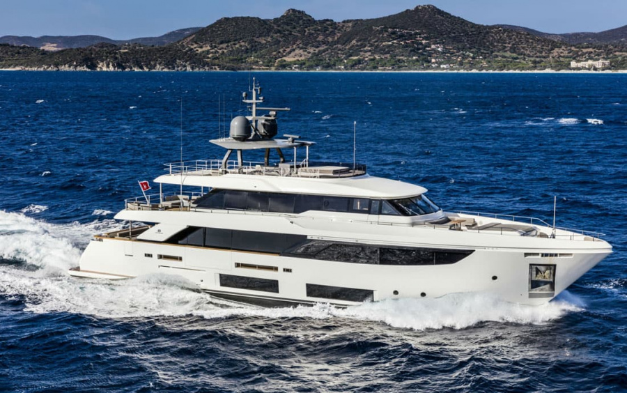 Custom Line Navetta 33: сочетание элегантности и утонченности