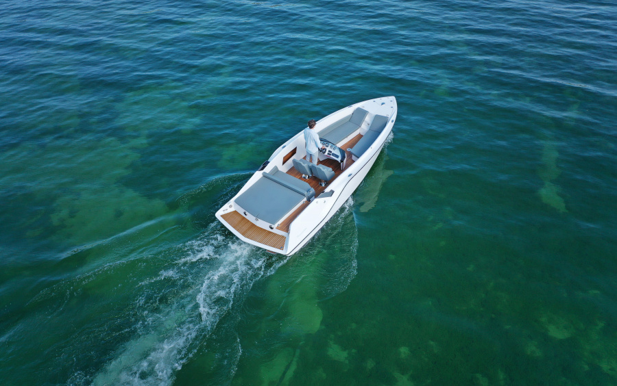 Катер Frauscher 740 Mirage Air Electric: стиль и экологичность