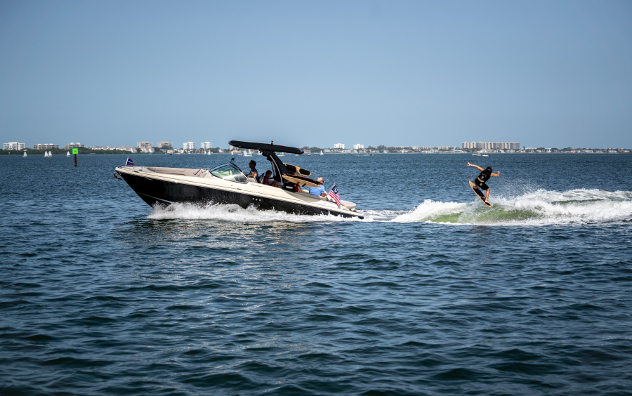 Chris-Craft Launch 28 GT SURF фото 1.1