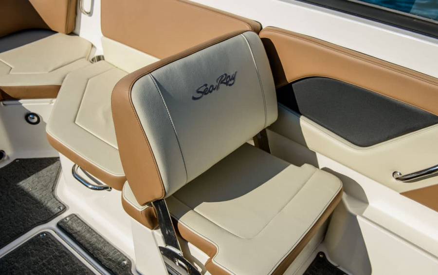 Sea Ray  230 SunSport фото 2.6