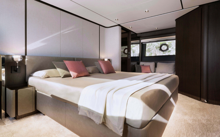 Ferretti Yachts 860 фото 2.1