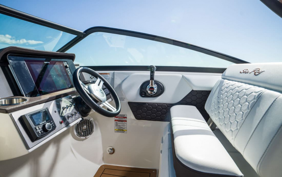 Sea Ray SDX 250 OB фото 2.2