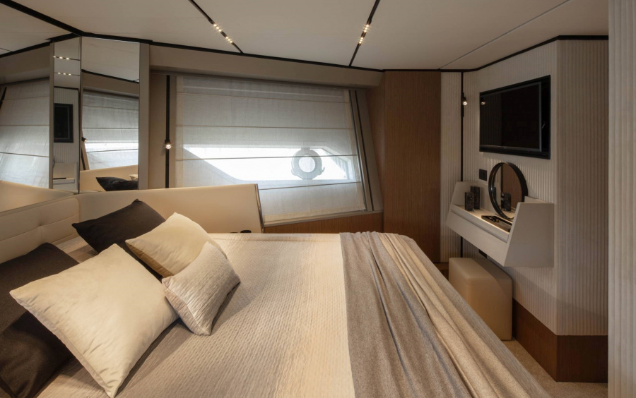 Ferretti Yachts 720 фото 2.10