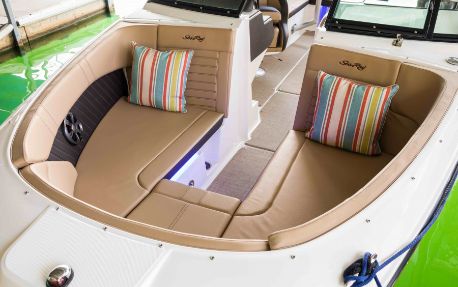Sea Ray 230 SPX OB фото 1.4