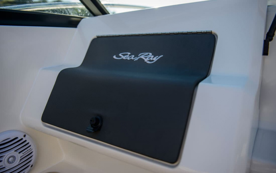Sea Ray  230 SunSport фото 2.9