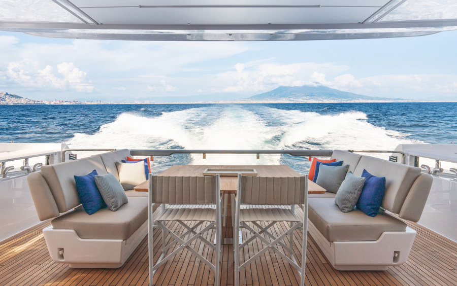 Ferretti Yachts 860 фото 1.7