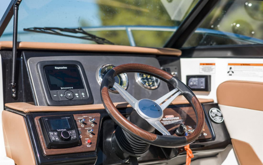 Sea Ray  230 SunSport фото 2.2