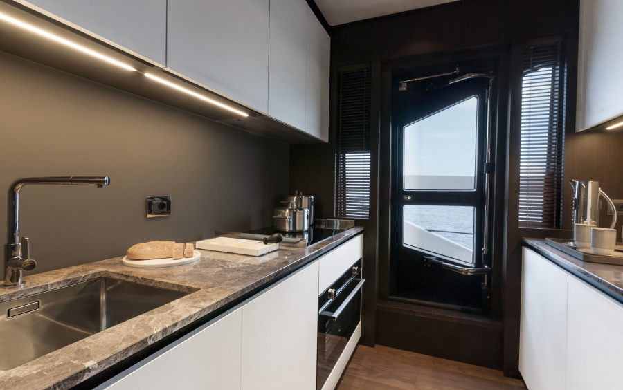 Ferretti Yachts 860 фото 2.12