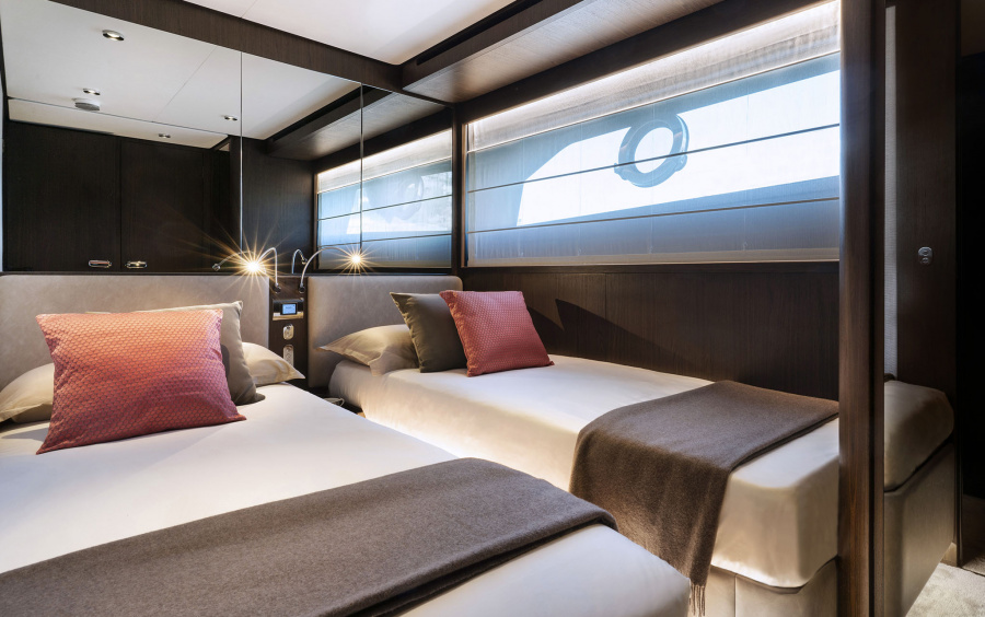Ferretti Yachts 860 фото 2.8