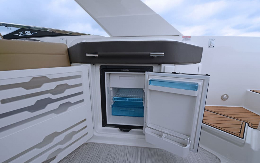 Sea Ray SLX 310 фото 2.11