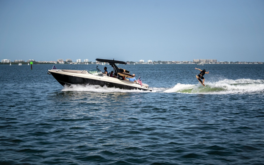 Chris-Craft Launch 28 GT SURF фото 1.1
