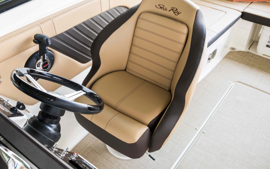 Sea Ray 230 SPX OB фото 1.3