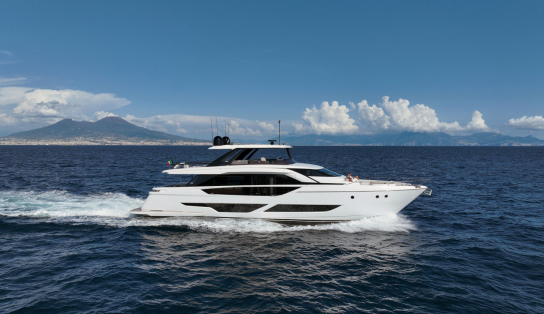 Ferretti Yachts 860