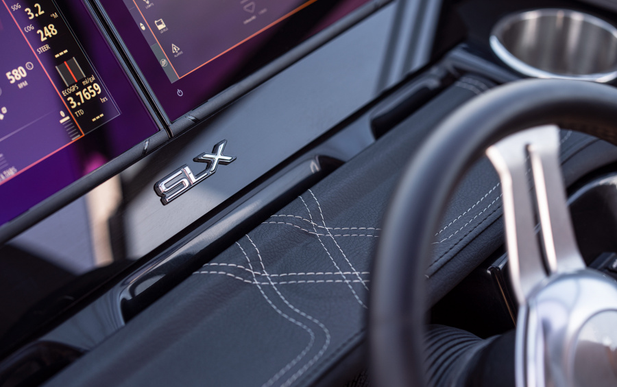 Sea Ray  SLX 260 фото 1.5