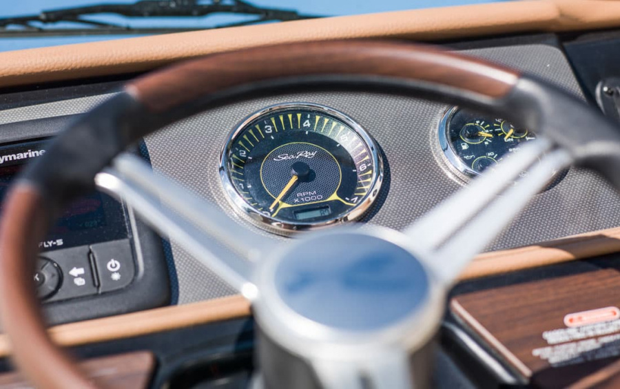 Sea Ray  230 SunSport фото 2.3
