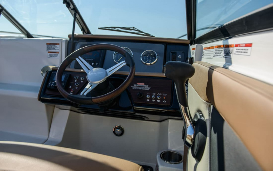 Sea Ray  230 SunSport фото 2.4
